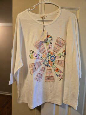 Easel M patchwork appliqued shirt, very cute year round piece